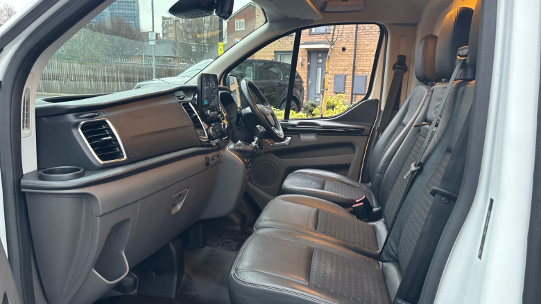 Ford Transit Custom 290 L2 Diesel Fwd 2.0 EcoBlue 170ps Low Roof Sport Van